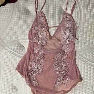 Forever 21 pink lace floral bodysuit M